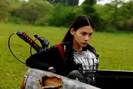 日本东北部毒尘弥漫，丧尸成群，少女持武士刀杀出血路！视频封面