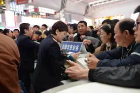 沈阳北站及时启动预案顺利完成滞留旅客疏导工作图片