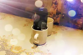 会翻跟斗的易拉罐图片