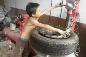 大开眼界！外国十岁修车工，秒换轮胎！图片
