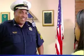 为救鹅宝宝，这只鹅妈妈居然选择了报警图片