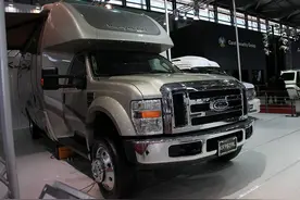 移动皇宫：开车当皇帝，福特F550图片