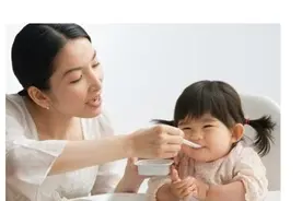 千万不要错过宝宝独立吃饭的黄金期图片