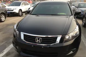 农村小伙花8万买二手八代雅阁，开回农村老家惹人羡图片