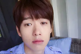 魏大勋晒图小受状委屈极了p得过白 网友：李沁还是喜欢你爷们儿图片