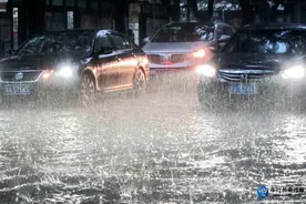 暴雨瓢泼！汽车被水淹熄火了怎么办？图片