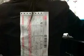 搞笑精选：我在你们小区迷路了，快告诉我大门在哪？图片