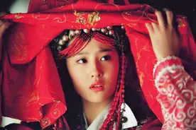 菲颖诗幂嫣爽，白婚纱和红嫁衣，谁更让你心动？图片