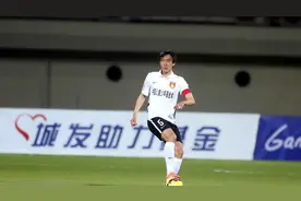 拼演技！杜威反重力摔倒博点球 隔空PK张晓彬图片