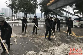 城管人周眺祥：不回家的爸爸，是女儿眼中最美的雪景图片