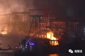 北海侨港一渔船失火 涠洲岛三千余游客滞留图片