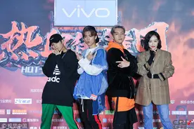 宋茜陈伟霆对视放电 鹿晗“认老”与王嘉尔咬耳朵图片