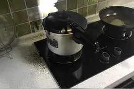 5楼住户凌晨煮腊肉睡着,2楼邻居被满屋浓烟熏醒图片