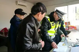 暖心春运！绍兴交警部门在行动 全警上路保障出行安全图片