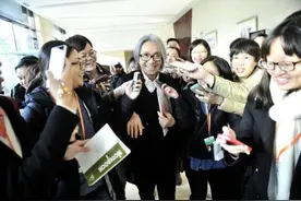 那些曾经带给我们欢乐的喜剧明星真的老了图片