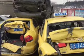 南京江北大道8车相撞“叠罗汉”，一货车制动失灵所致(图文)图片