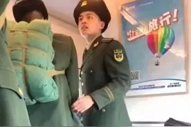 要求军人火车让座，就那么心安理得？图片