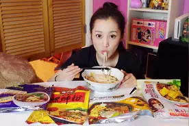广西的螺蛳粉究竟臭不臭？美女试吃后：比臭豆腐好吃！视频封面