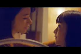 东京爱丽丝：爱丽丝和男友约会回来后，理央忍不住吻了她视频封面