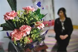 儿患重病18岁去世 失独母亲忘不掉悲伤图片