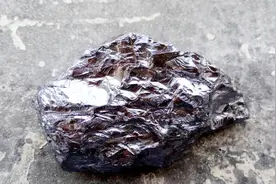 自然界中还有这样的石头，和钢铁相遇就能起火视频封面