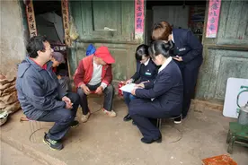 七旬老人瘫痪忘记密码 会泽邮政储蓄上门助其取款图片