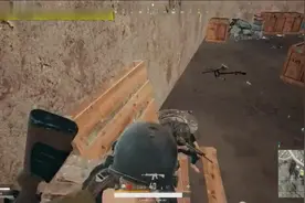 绝地求生中的各种奇葩死亡方式：叫你喝完饮料瓶子不要乱扔的视频封面