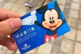上海迪士尼乐园今天试运营，这是第一批游客传来的实景图！图片