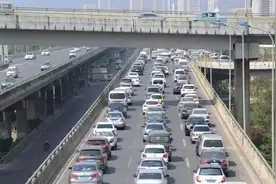 昆明人扎堆出城 堵瘫高速图片