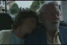 扔掉保温杯！金婚老夫妻叛逆玩私奔，海伦米伦《爱在记忆消逝前》视频封面