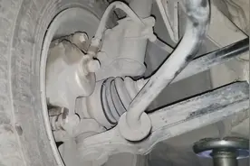 不是说日系汽车的底盘不行吗？很难相信：这台小车跑了85万公里视频封面