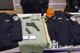 无牌照越野车闯关被截 警方查获警服和钢珠枪图片