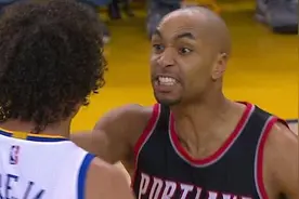 亨德森：瓦莱乔故意绊倒了我图片