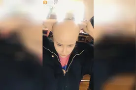 美女卸妆吓死人 变成了个男的视频封面