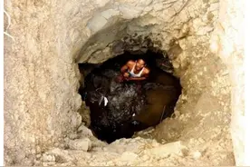 印度男子徒手挖井40天 只为了妻子喝到水图片