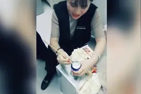 开汽水新姿势，你们也可以试试哦！