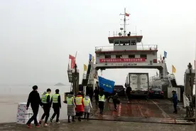 春运观察丨渡口老船长李宝龙 安全送每位旅客回家过年图片