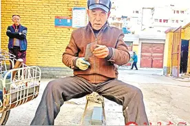 走街串巷的磨刀老人图片