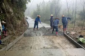 三清三拆三整治|信宜合水镇节前乡村修路忙图片