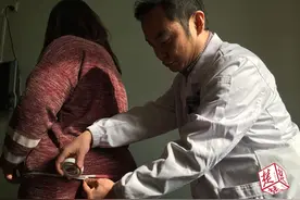 18岁少女贪吃成300多斤大胖妞，缩胃术后一周就瘦了18斤图片