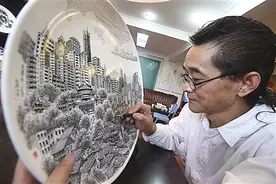 帮老婆刷盘子突发奇想 他在瓷盘上绘出重庆美景图片