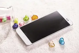 手机放兜里 充电口朝上图片