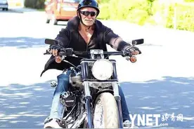 德国74岁大爷身材堪比巨石强森  骑哈雷摩托出街撩妹图片