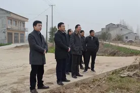 结对帮扶暖人心——市城投公司到扶贫点走访慰问图片