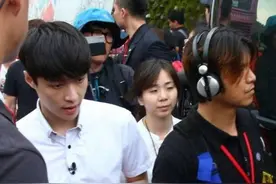 路人镜头中的男星 谁才是真帅哥？图片