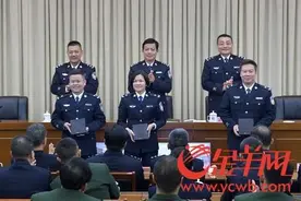 新一代移动警务终端上线，具备人脸识别等26项功能图片