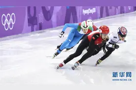 短道速滑男子1000米预赛：韩天宇犯规图片