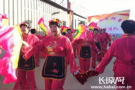 顺平东韩童村载歌载舞庆新春图片