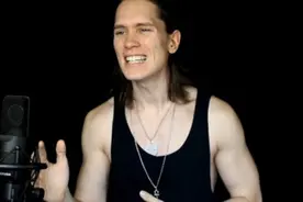 国外小哥自己写了英文版的《凉凉》，听起来真不错