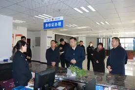 富县县委李志锋书记带队慰问公安民警、消防武警官兵图片